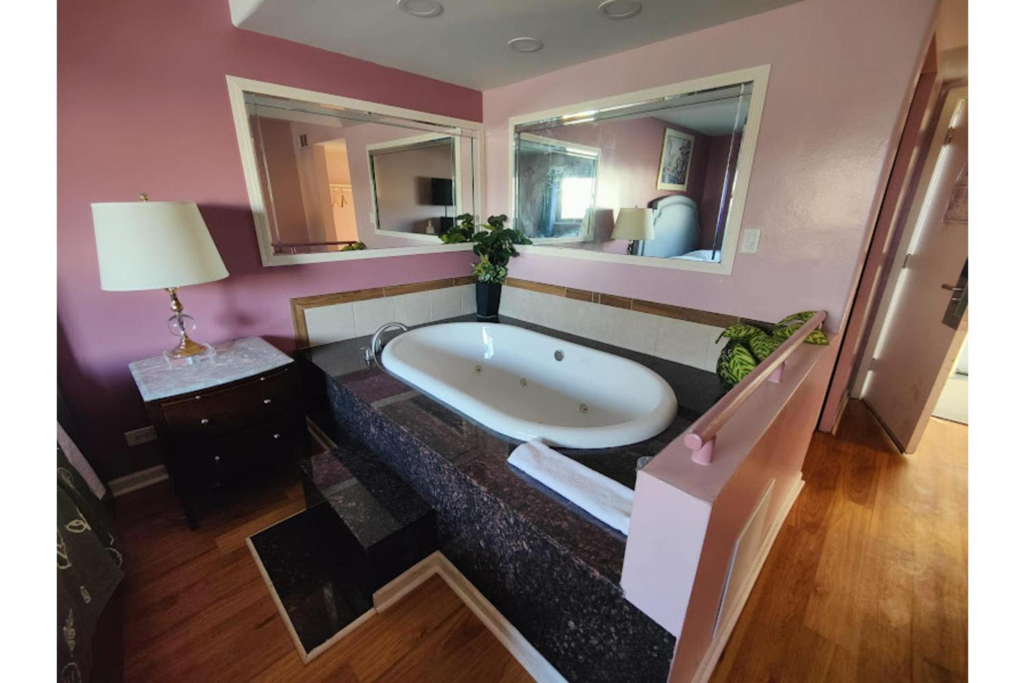 Oyo Hotel Edgebrook Chicago North Shore エクステリア 写真