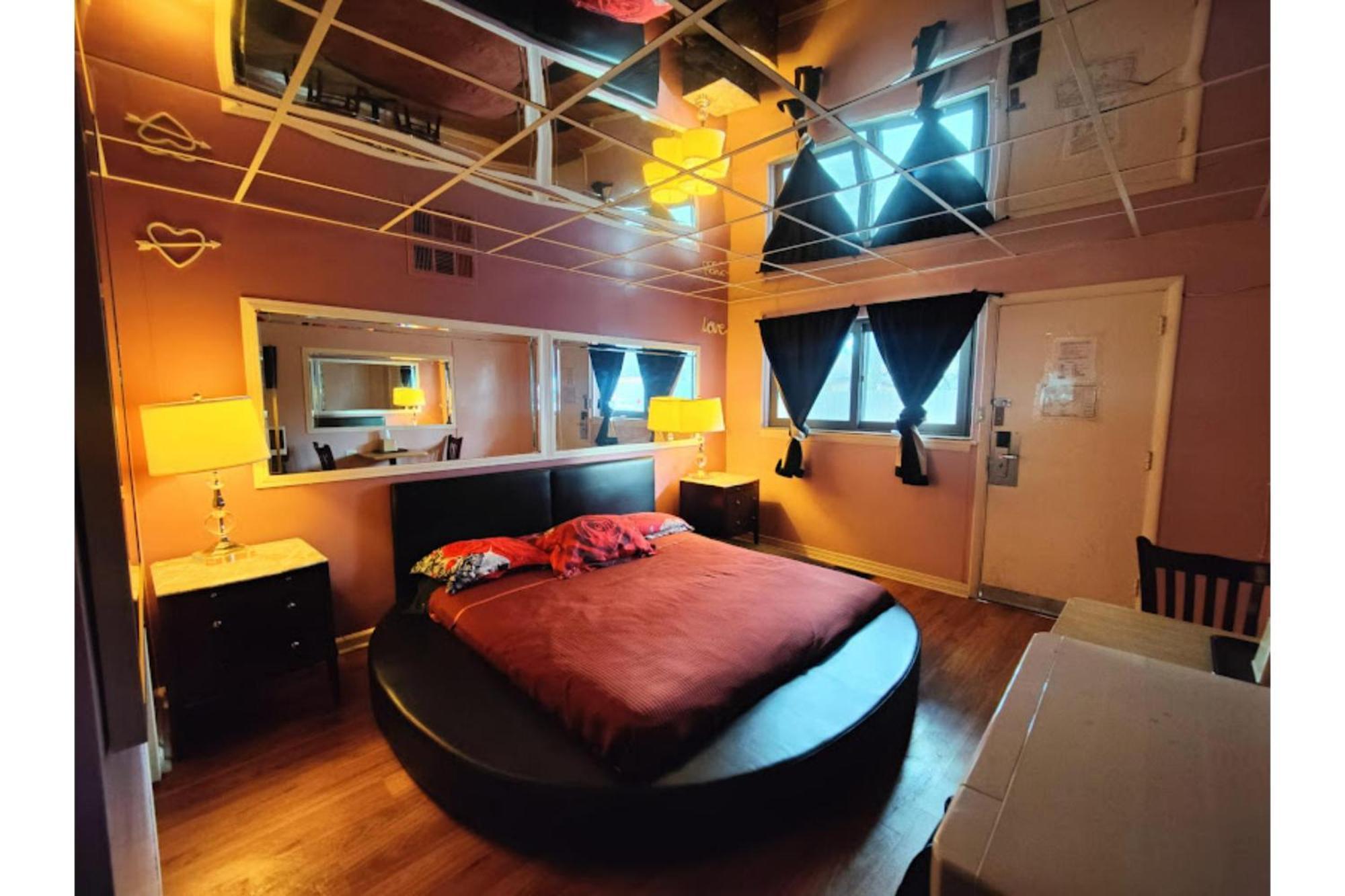 Oyo Hotel Edgebrook Chicago North Shore エクステリア 写真