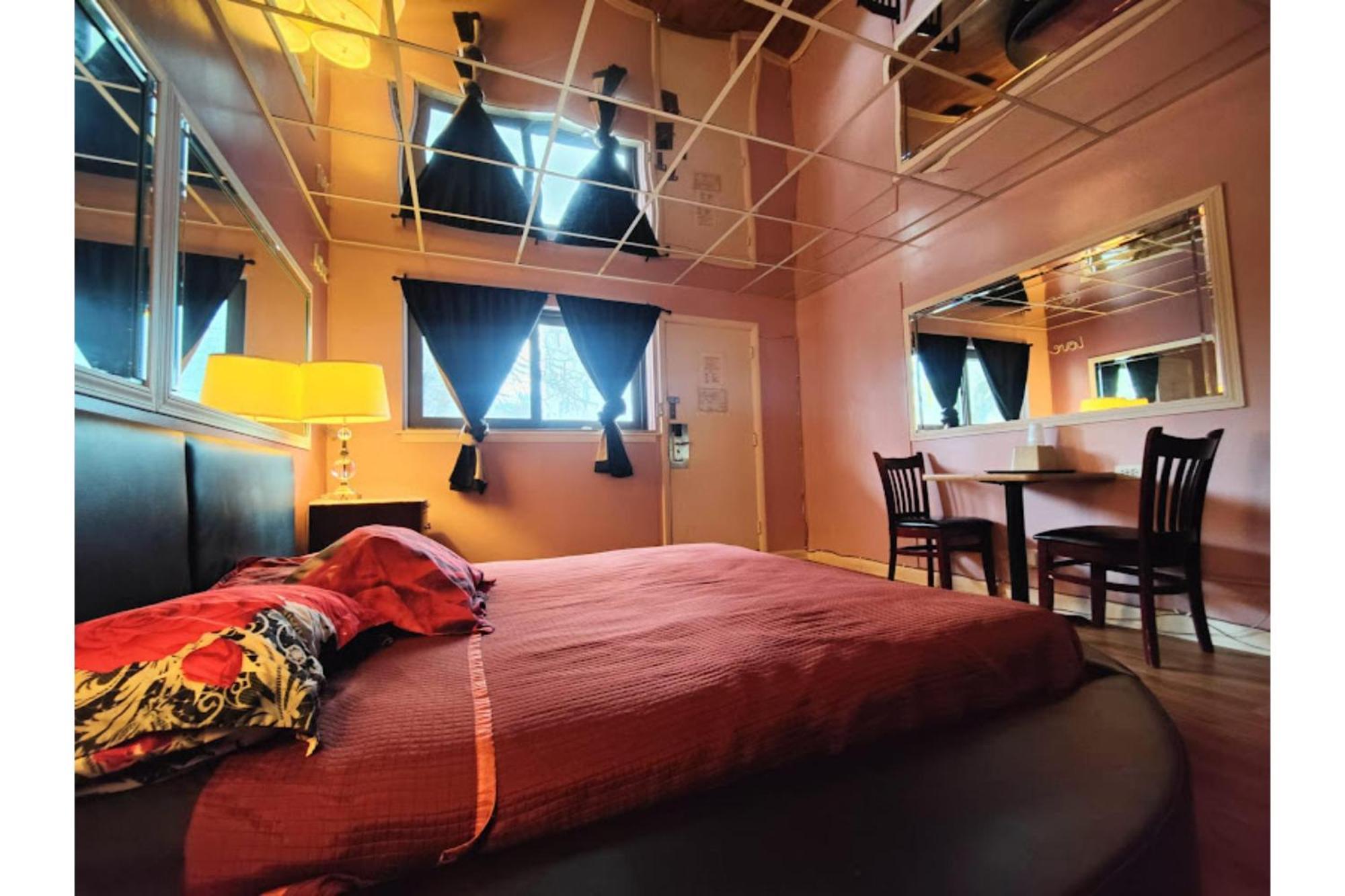 Oyo Hotel Edgebrook Chicago North Shore エクステリア 写真