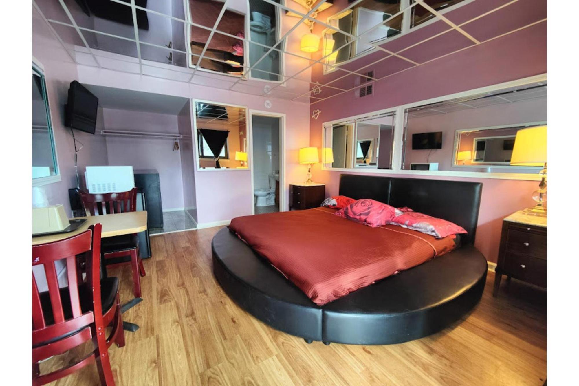 Oyo Hotel Edgebrook Chicago North Shore エクステリア 写真